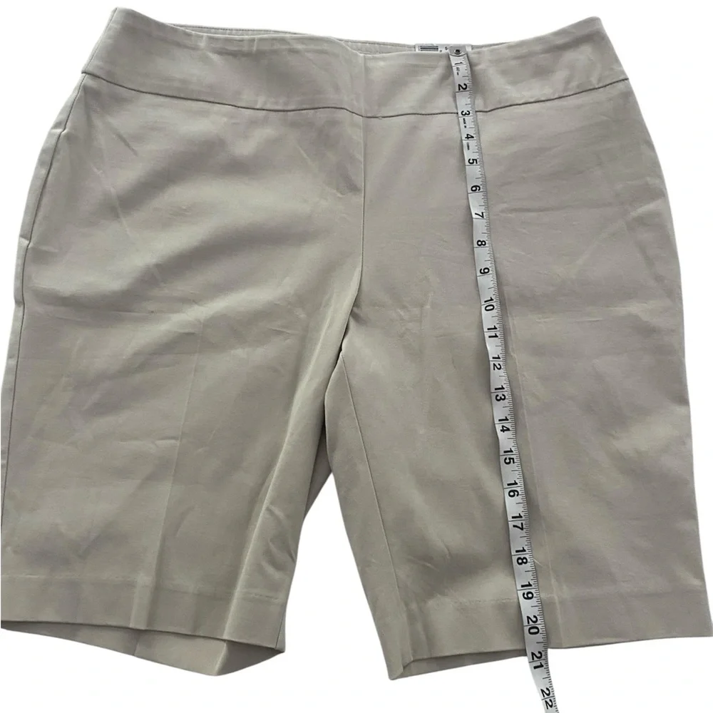 NWT Crown & Ivy Ashley Women Pull on Bermuda Shorts Size 16 - Picture 2 of 5